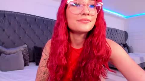 Mae Lyra online show from August 4, 6:27 pm