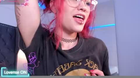 Mae Lyra online show from August 5, 5:33 pm