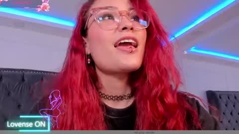 Mae Lyra online show from August 5, 8:51 pm