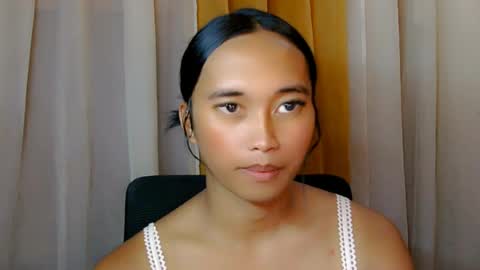 mae online show from August 4, 7:49 am