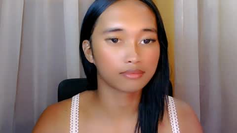 mae online show from August 4, 11:07 am