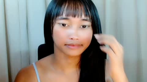 mae online show from August 12, 7:43 am