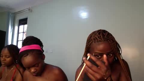 Maelys online show from June 5, 12:43 pm