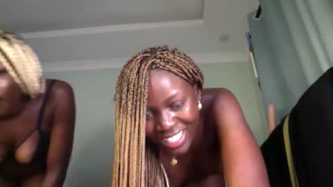 Maelys online show from June 6, 2:56 pm