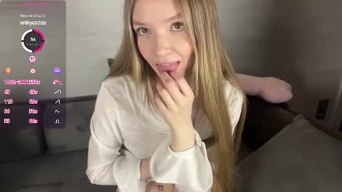 Marie online show from August 3, 9:55 pm