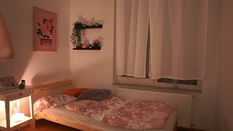 Magen Rain online show from August 13, 5:38 pm