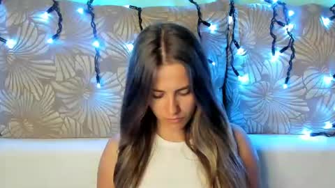 Maggie online show from August 7, 2:33 am