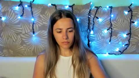 Maggie online show from August 11, 3:08 am