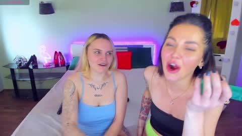 Lili Bella and Ellie online show from April 22, 7:33 am