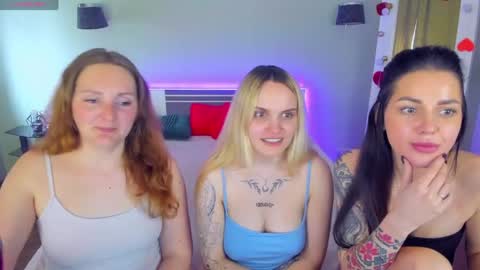 Lili Bella and Ellie online show from April 22, 10:51 am