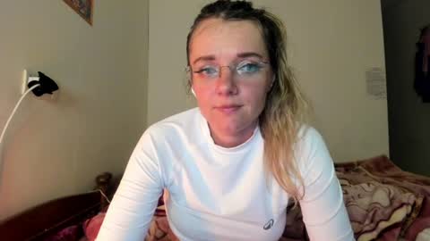 magnetic_ami online show from July 12, 1:50 pm
