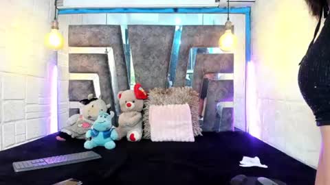 mahiara hot online show from August 8, 12:27 pm