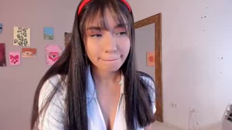 maia_w10 online show from August 12, 12:18 pm
