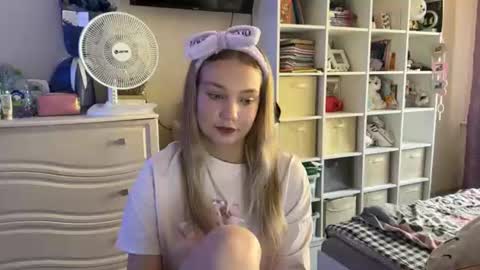 Mia online show from August 16, 1:15 pm