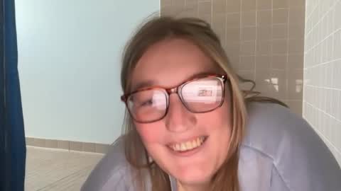 maisystellaxx online show from June 15, 9:57 pm