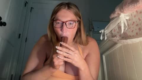 maisystellaxx online show from July 31, 1:56 am