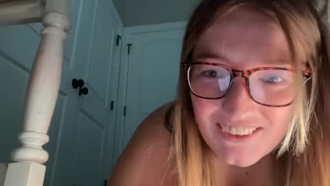 maisystellaxx online show from August 4, 7:22 pm