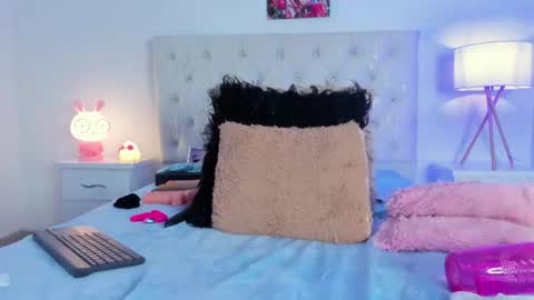 mai  online show from August 12, 10:23 pm