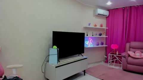 Chloe online show from July 9, 9:47 am