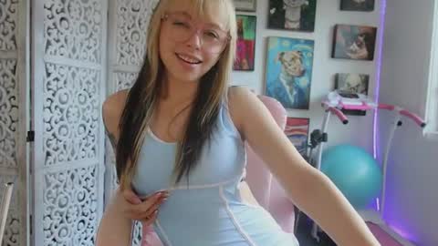 MakiyahBelle online show from August 5, 5:49 am