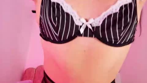 malaia thompson  online show from August 6, 3:11 pm