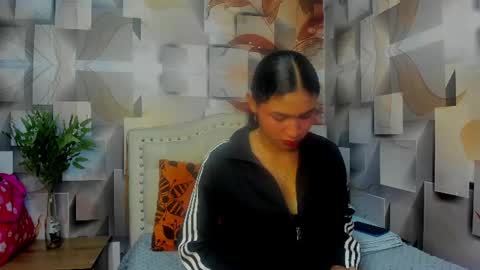 M A L A I K A  online show from August 4, 12:24 pm