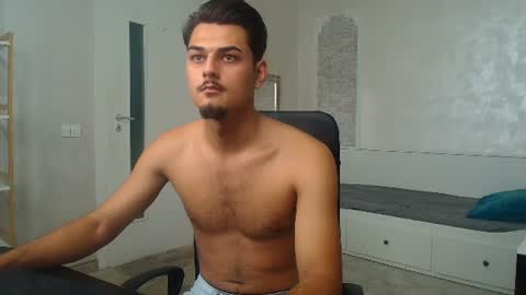 MalakaiFrost online show from August 17, 6:29 am