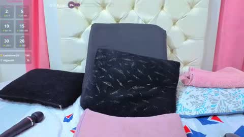 Malia foox online show from August 7, 6:35 am