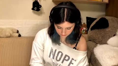 malliedains online show from August 6, 3:22 pm