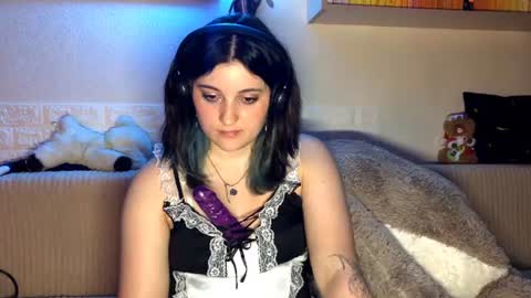 malliedains online show from August 12, 8:11 pm