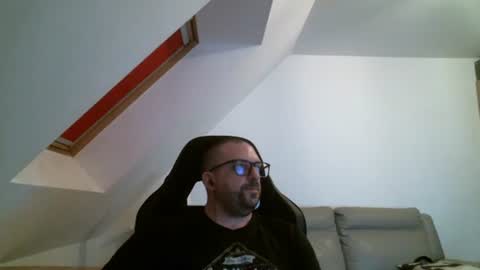 breton online show from August 1, 10:27 pm