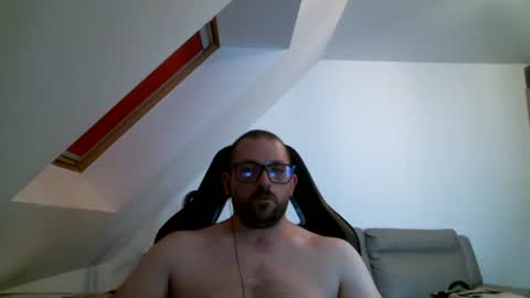 breton online show from August 7, 9:37 pm