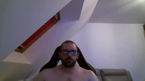 breton online show from August 9, 9:27 pm