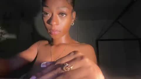 Bella online show from August 11, 8:55 pm