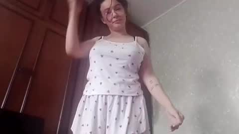 Mia online show from August 5, 7:06 am