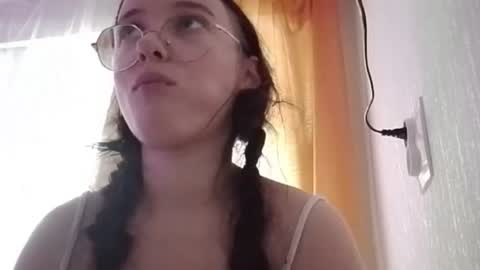 Mia online show from August 14, 1:26 pm