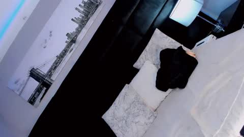 manellyksparklee online show from August 15, 5:11 am
