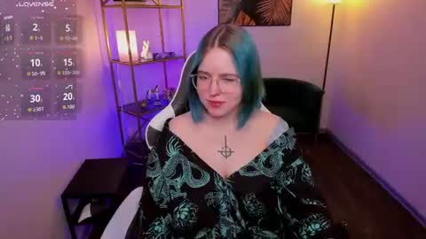 manic_pixie_ online show from July 31, 4:23 pm