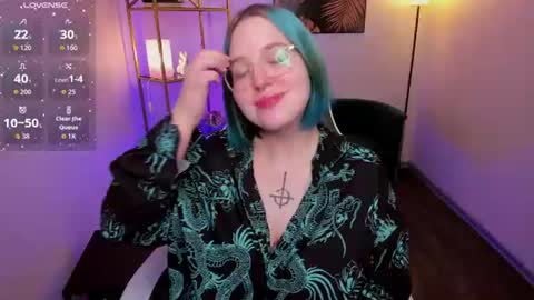 manic_pixie_ online show from July 31, 5:40 pm