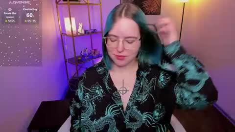 manic_pixie_ online show from July 31, 6:46 pm