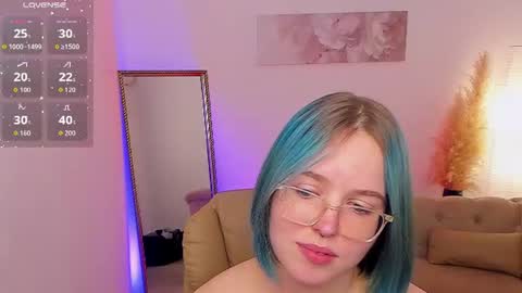 manic_pixie_ online show from August 7, 7:47 pm