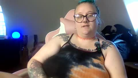 ManicPixiePop online show from May 8, 5:37 pm