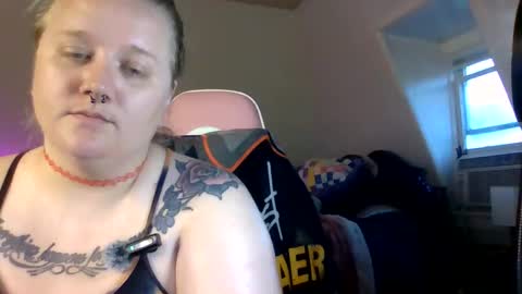 ManicPixiePop online show from June 3, 12:58 am