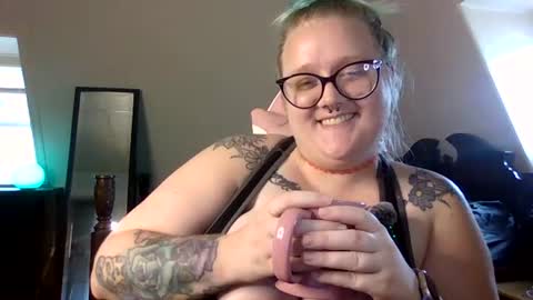 ManicPixiePop online show from June 16, 6:28 pm