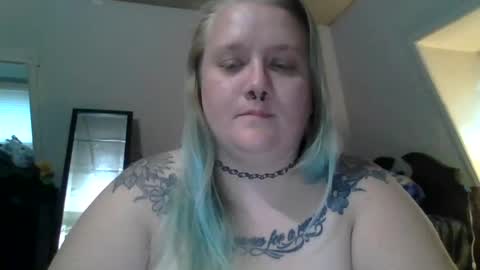 ManicPixiePop online show from August 15, 12:25 am