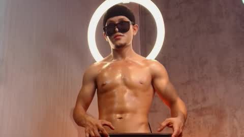 Manuel online show from March 8, 11:00 pm