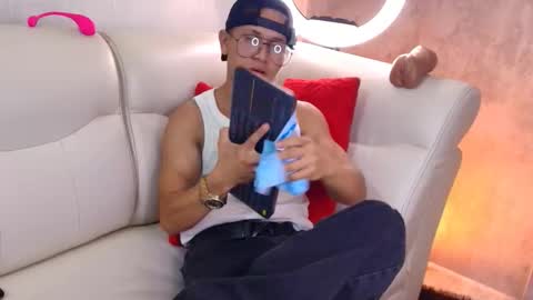 Manuel online show from March 15, 4:12 pm
