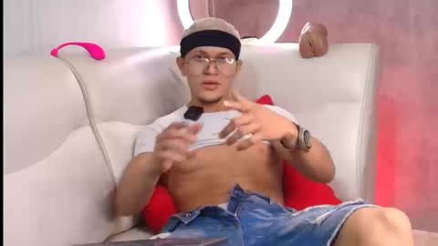 Manuel online show from March 18, 11:53 pm