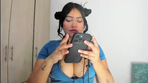 manuela online show from August 6, 2:05 pm