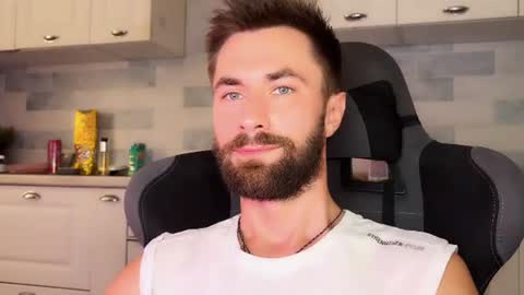 Manussa and Edward online show from August 1, 1:39 pm
